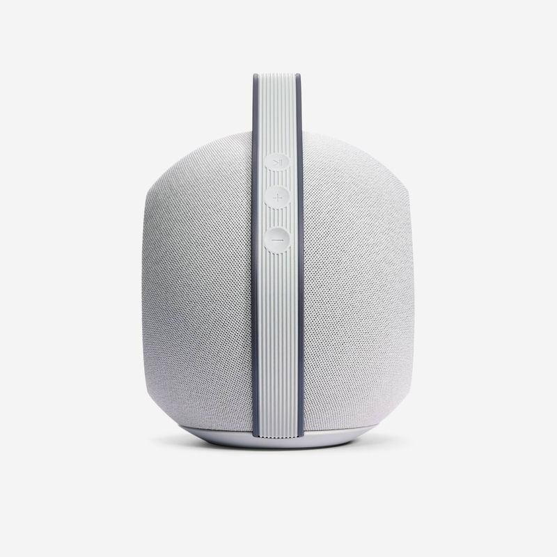 Devialet Mania med ladestasjon.