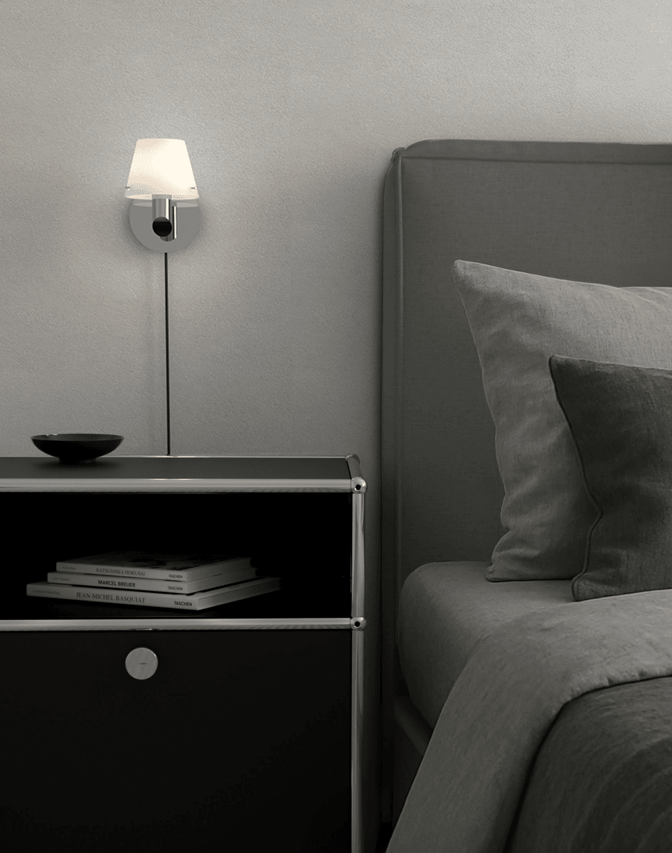 Herstal - Gil vegglampe i satinert messing / opalglass